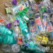 2017跑江湖地攤新寵 摔不破太空杯，5元模式引爆市場